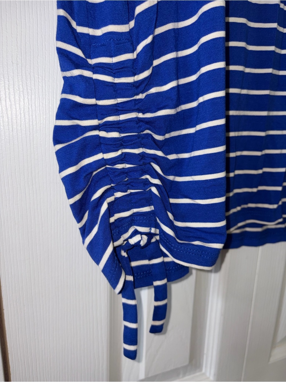 NEW Chico's Knit Short Sleeve Blue & White Striped Side Ruched Top Size 4 - Picture 2 of 5